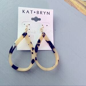 Kat + Bryn Earrings New